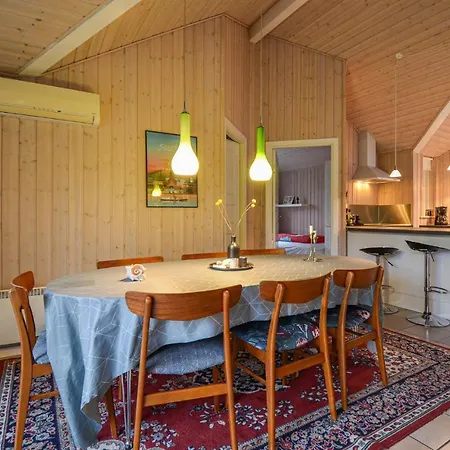 In With 4 Bedrooms, Sauna And Wifi Feriehus *