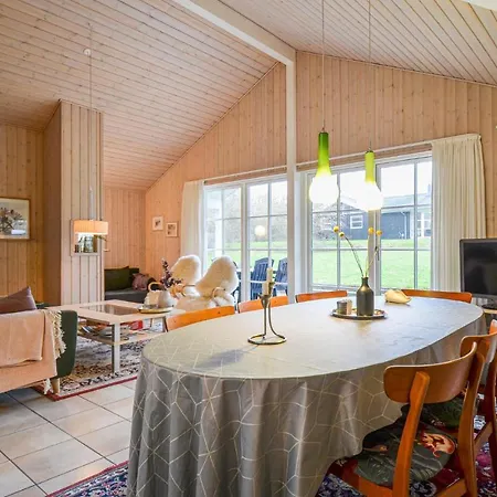 In With 4 Bedrooms, Sauna And Wifi Feriehus