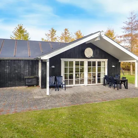 In With 4 Bedrooms, Sauna And Wifi Glesborg