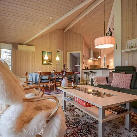 Feriehus In With 4 Bedrooms, Sauna And Wifi Glesborg